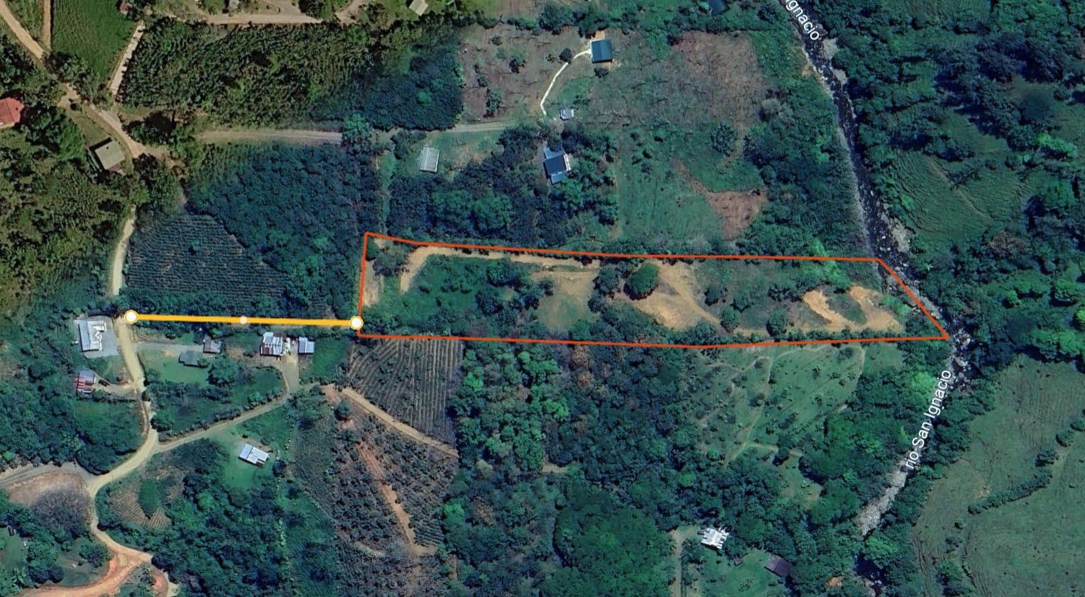 Aerial with the parcel outline and the private driveway